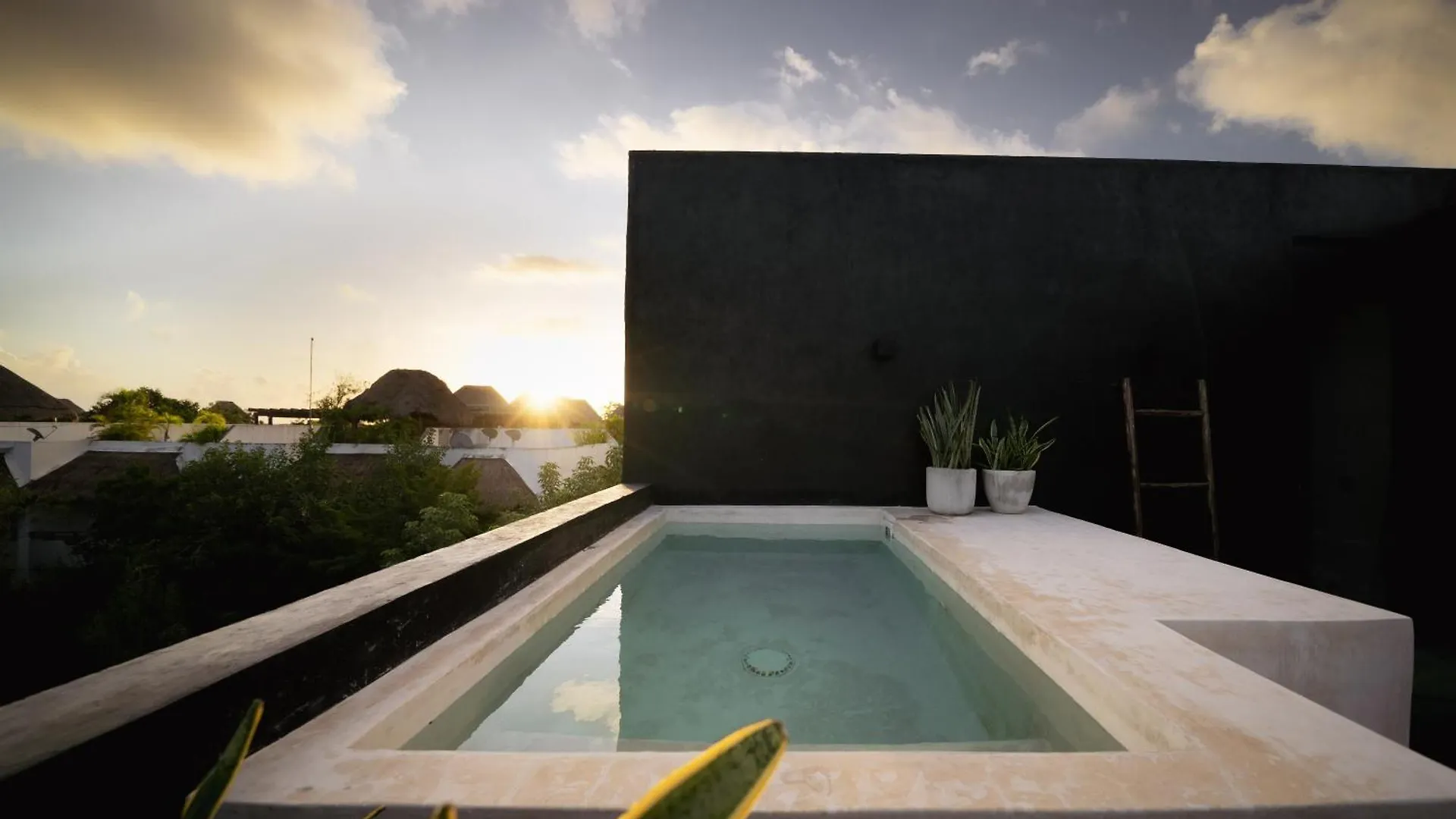 Design Luxury Duo Villas, 24 Pax, 5 Pools & 2 Rooftops, Bbq, Near Beach Tulum 0*,  México